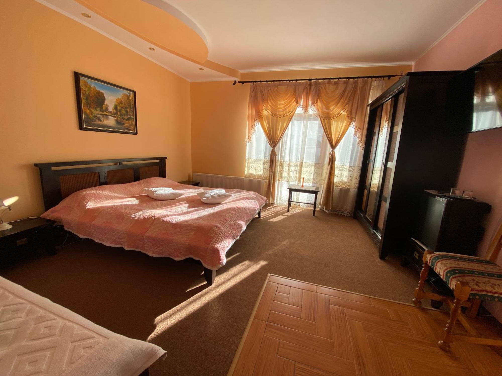 ОТЕЛЬ PENSIUNEA CROCUS - SAUNA & BILLIARD ПОЯНА-БРАШОВ 4* (Румыния) - от  2876 UAH | NOCHI